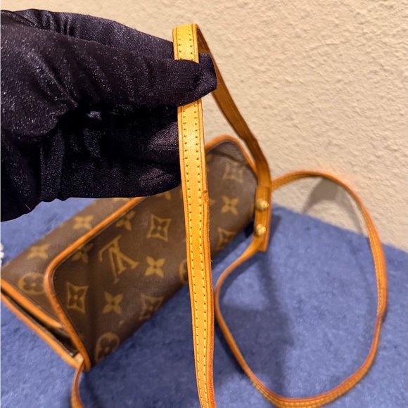 Louis Vuitton Monogram Pochette Twin PM with Removable Strap - Picture 12 of 13